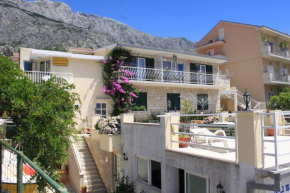 Apartments with a parking space Tucepi, Makarska - 6856